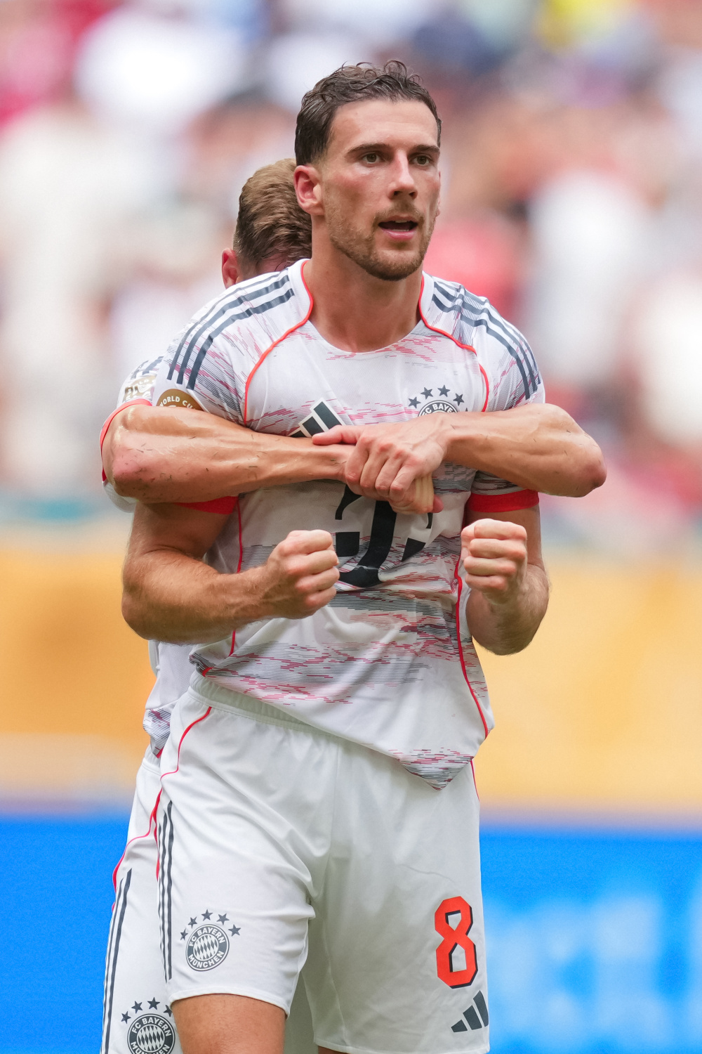 关于拜仁慕尼黑疲于奔命，前途未卜的信息