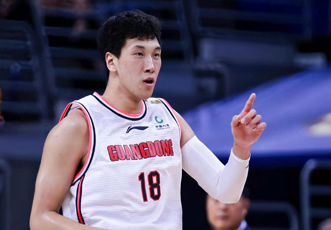 广东队员表现抢眼,帮助球队稳定领先优势 广东队员表现抢眼,帮助球队稳定领先优势