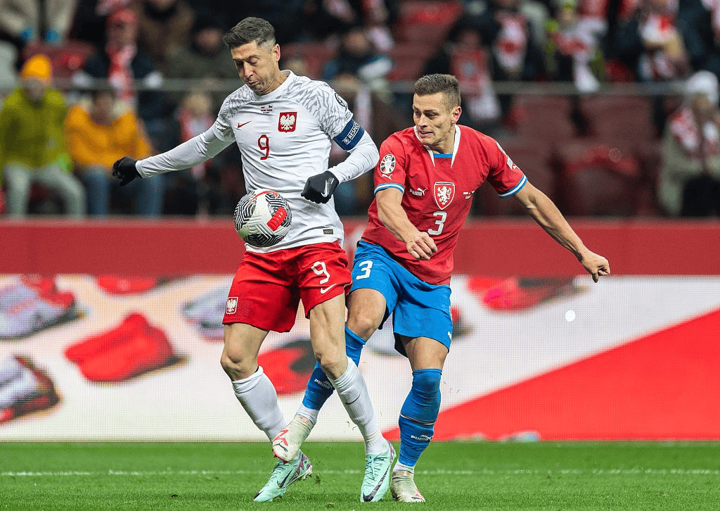 波兰足球联赛冠军战拉响,势均力敌角逐的简单介绍 波兰足球联赛冠军战拉响,势均力敌角逐的简单介绍