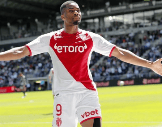 摩纳哥主场胜昂热，保持领先优势的简单介绍